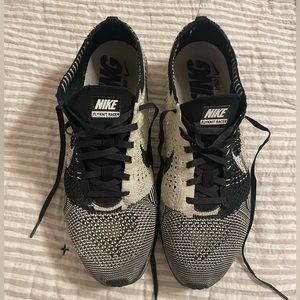 Men’s Nike FlyKnit Racer size 10